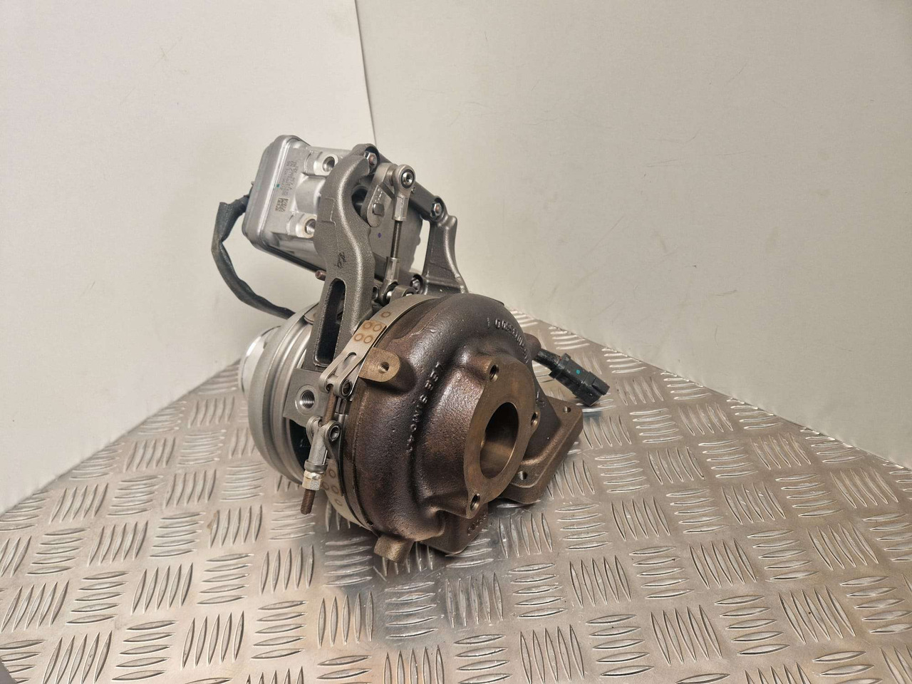 BorgWarner BV55 turbo 320/06178 JCB turbocharger - Двигатель и запчасти для Строительной техники: фото 1 BorgWarner BV55 turbo 320/06178 JCB turbocharger - Двигатель и запчасти для Строительной техники: фото 1