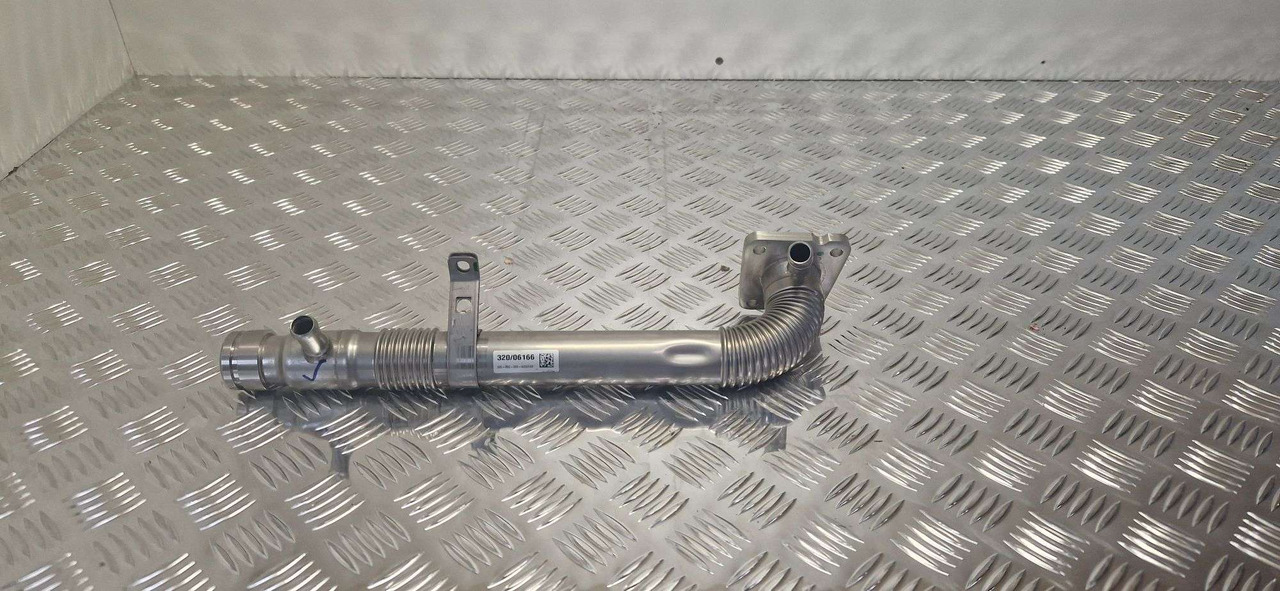 EGR Cooler crossover Pipe 320/06166 GENUINE JCB - Двигатель и запчасти для Строительной техники: фото 1 EGR Cooler crossover Pipe 320/06166 GENUINE JCB - Двигатель и запчасти для Строительной техники: фото 1