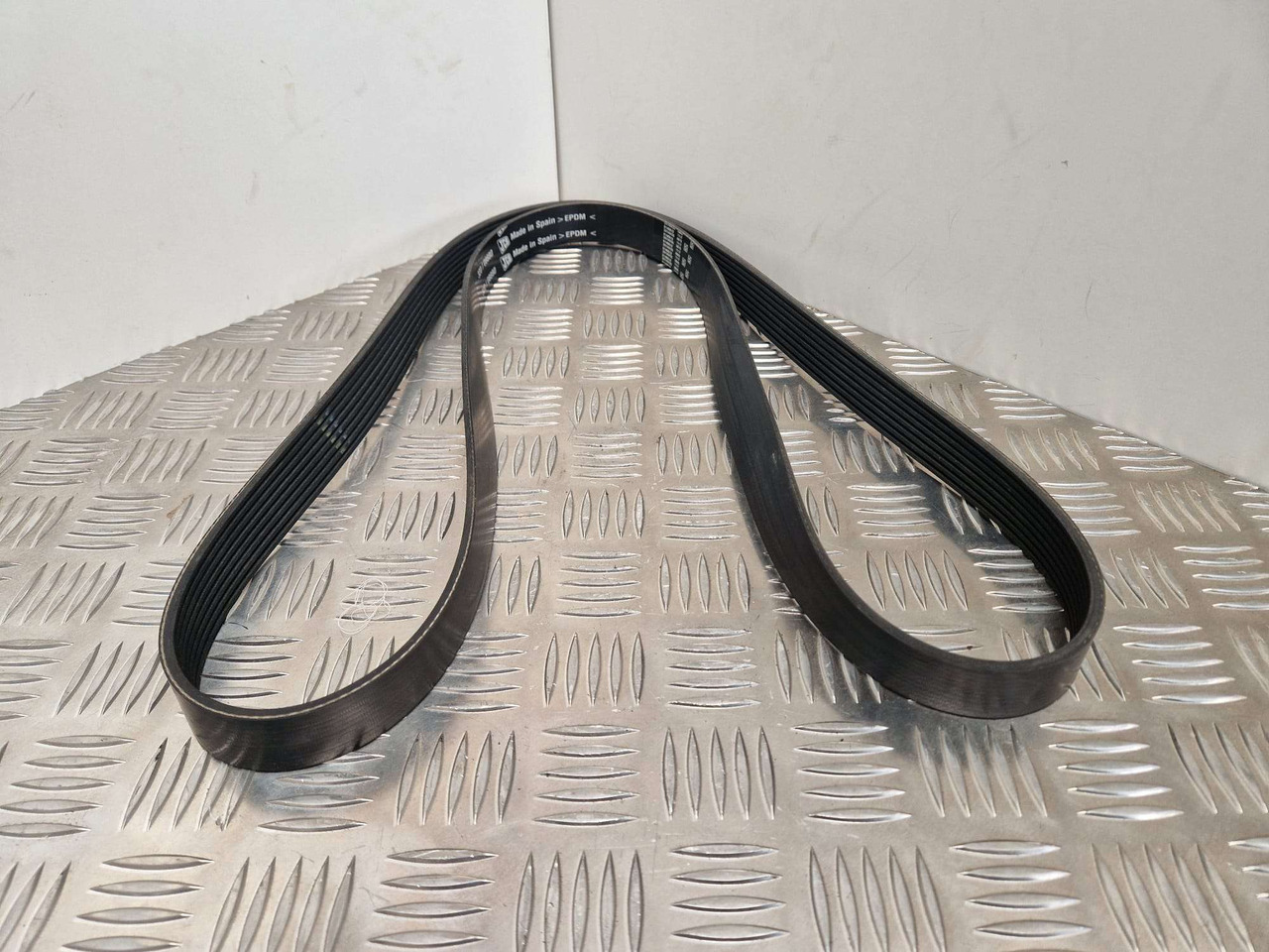 JCB 320/08880 drive belt 1895mm Genuine - Двигатель и запчасти для Строительной техники: фото 1 JCB 320/08880 drive belt 1895mm Genuine - Двигатель и запчасти для Строительной техники: фото 1