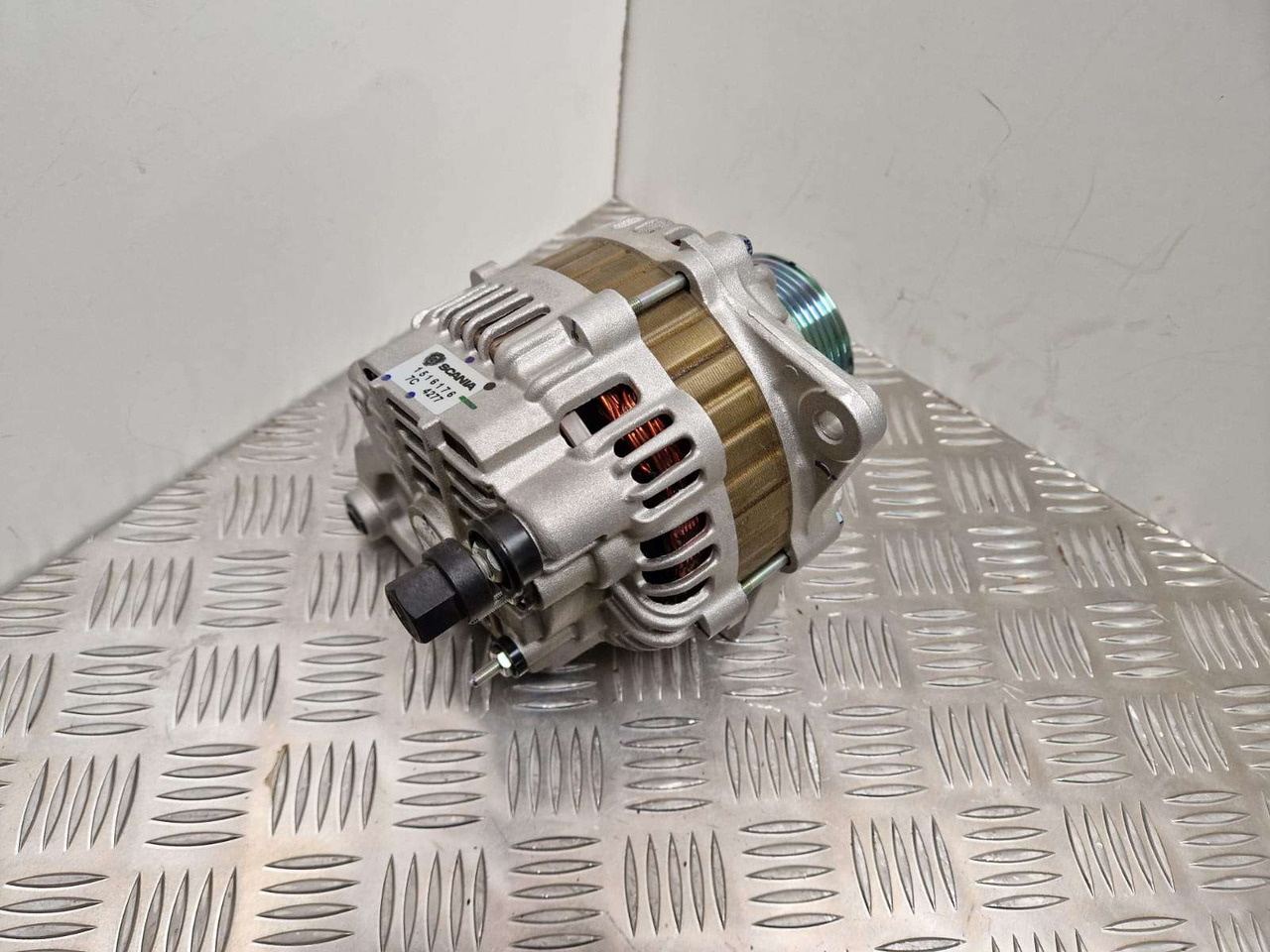 Scania Alternator 1516176 1774592 - Двигатель и запчасти для Строительной техники: фото 1 Scania Alternator 1516176 1774592 - Двигатель и запчасти для Строительной техники: фото 1