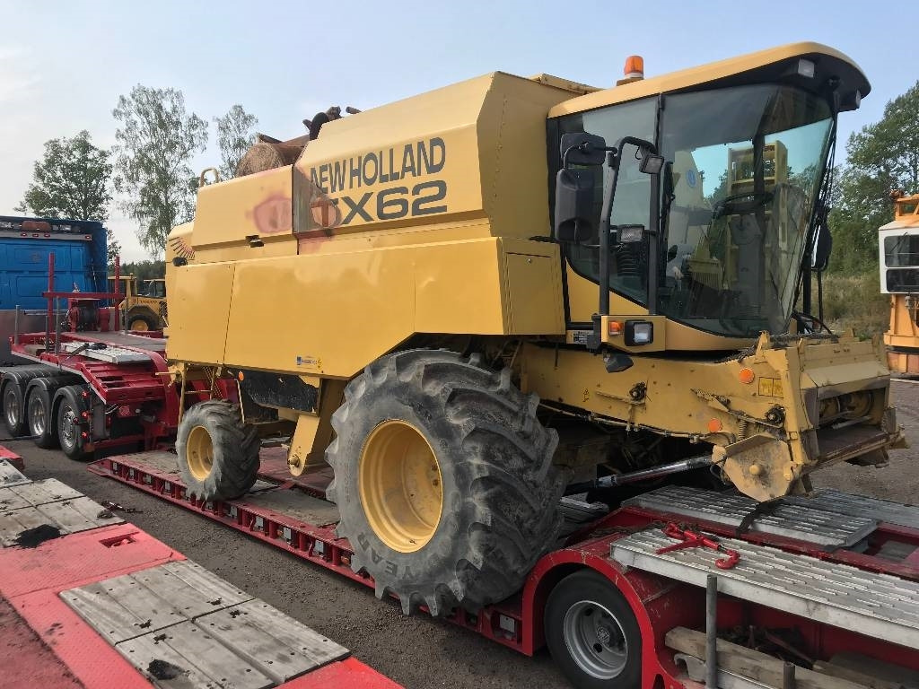 New Holland TX 62 Dismantled for spare parts  - Зерноуборочный комбайн: фото 1