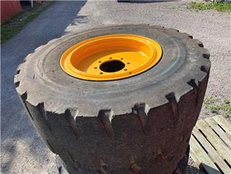 Volvo L50E D C B Wheels Solids / Punkteringsfria 17,5-25  - Шина для Строительной техники: фото 1