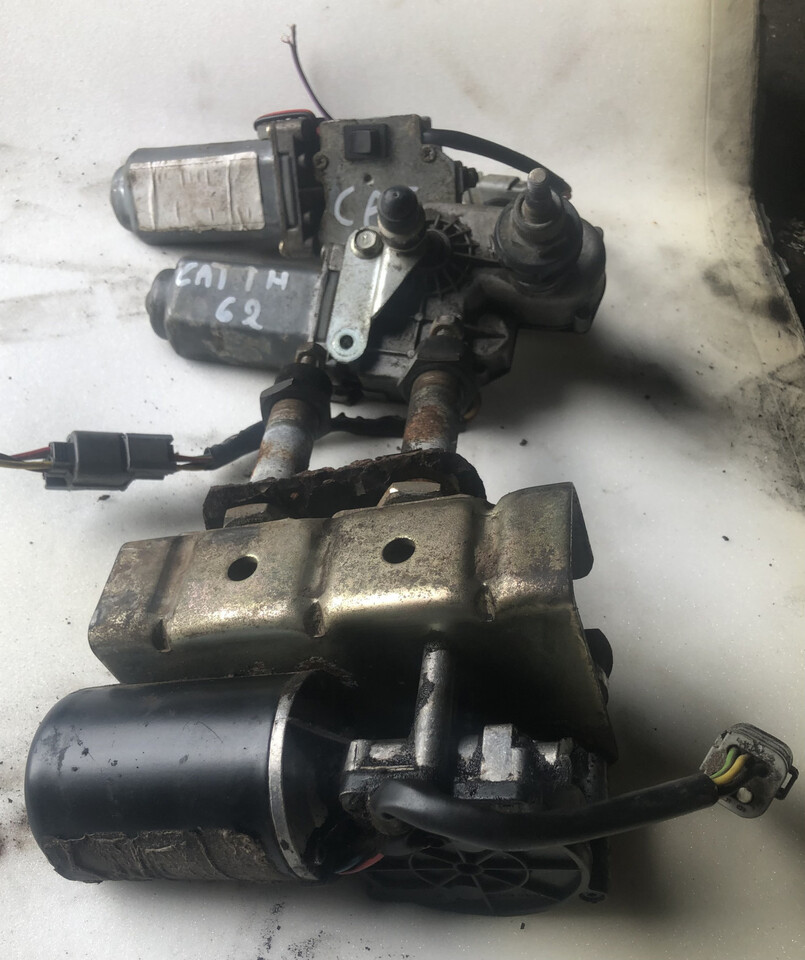 CAT TH 62- wycieraczki, silniczek wycieraczek/Caterpillar TH62 - Щетка стеклоочистителя для Сельскохозяйственной техники: фото 1 CAT TH 62- wycieraczki, silniczek wycieraczek/Caterpillar TH62 - Щетка стеклоочистителя для Сельскохозяйственной техники: фото 1