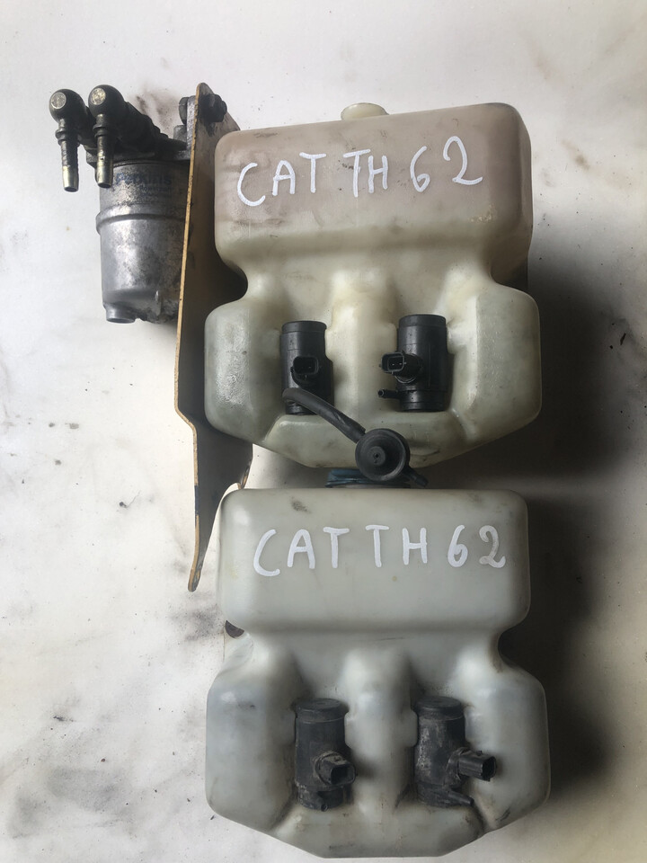 CAT TH62-zbiornik płynu do spryskiwacza/Caterpillar TH62 -pojemnik płynu do spryskiwaczy - Кузов и экстерьер для Телескопических погрузчиков: фото 1 CAT TH62-zbiornik płynu do spryskiwacza/Caterpillar TH62 -pojemnik płynu do spryskiwaczy - Кузов и экстерьер для Телескопических погрузчиков: фото 1