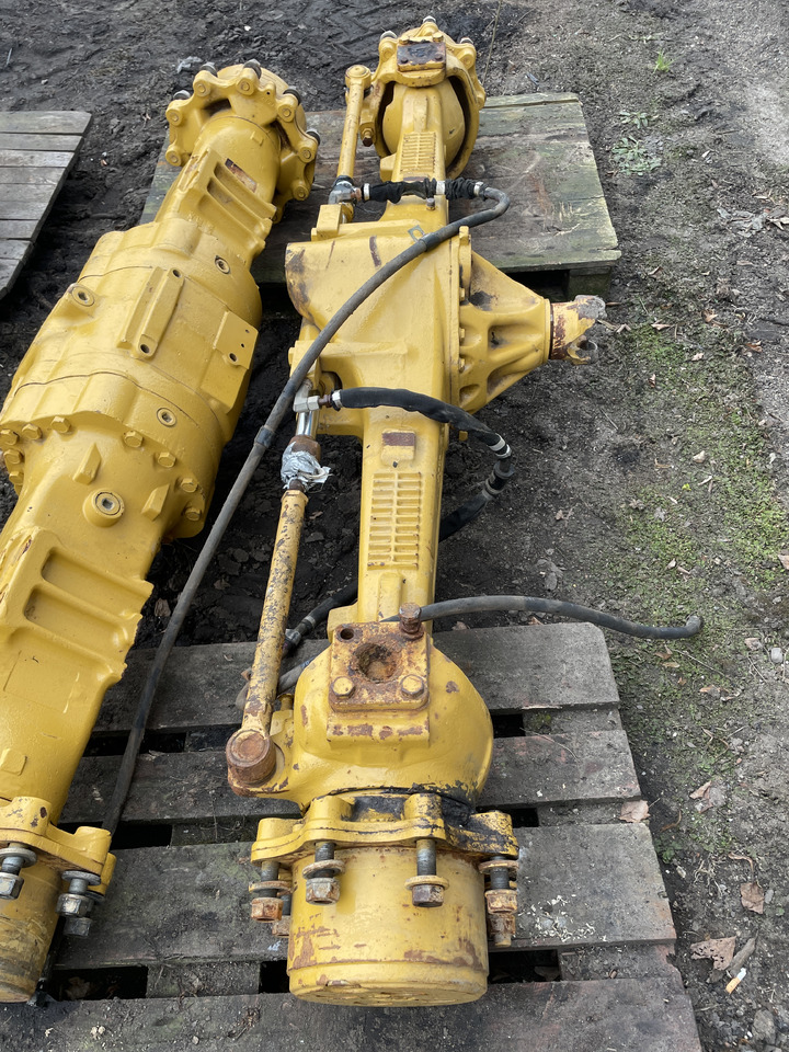 Cat Caterpillar 428E - oś przednia tylna - zwolnica zwrotnica satelity obudowa wieniec dyfer - Бортовой редуктор для Сельскохозяйственной техники: фото 1