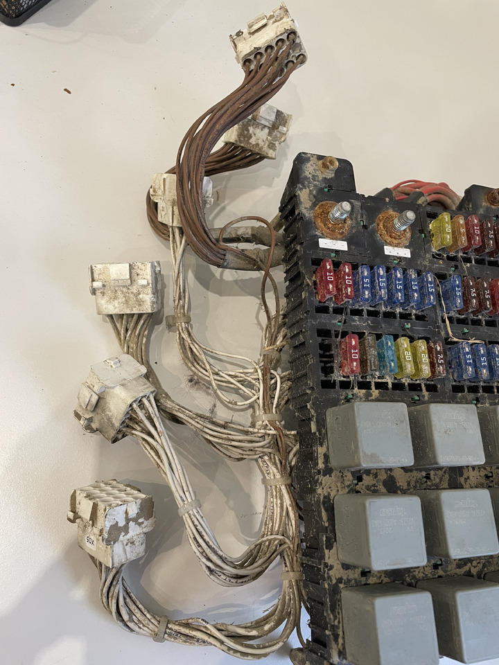 Deutz-Fahr Agrovector - centralka płyta bezpieczników - Предохранитель для Сельскохозяйственной техники: фото 1