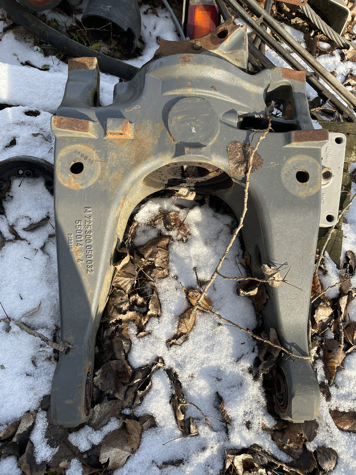 Fendt 724 - wspornik przedniego mostu rama M725300050032 - Передняя ось для Сельскохозяйственной техники: фото 1 Fendt 724 - wspornik przedniego mostu rama M725300050032 - Передняя ось для Сельскохозяйственной техники: фото 1