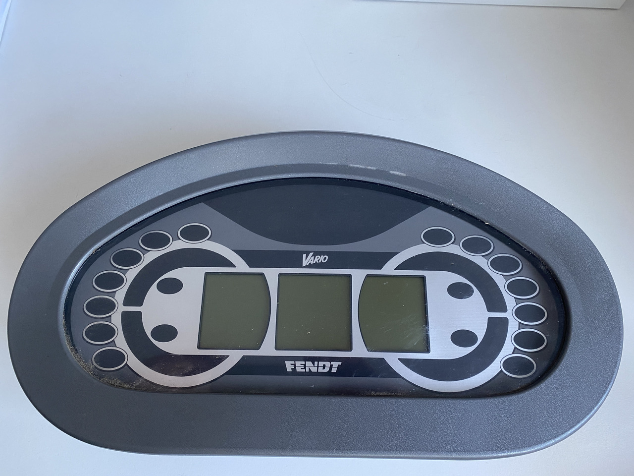 Fendt 826 828 934 936 Vario - licznik G339970010022 - Приборная панель для Тракторов: фото 1 Fendt 826 828 934 936 Vario - licznik G339970010022 - Приборная панель для Тракторов: фото 1