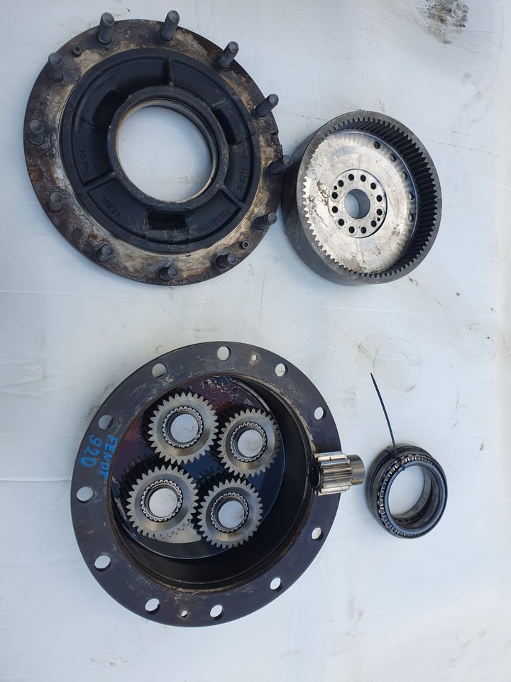 Fendt 920 Zwolnica - Бортовой редуктор для Сельскохозяйственной техники: фото 1 Fendt 920 Zwolnica - Бортовой редуктор для Сельскохозяйственной техники: фото 1