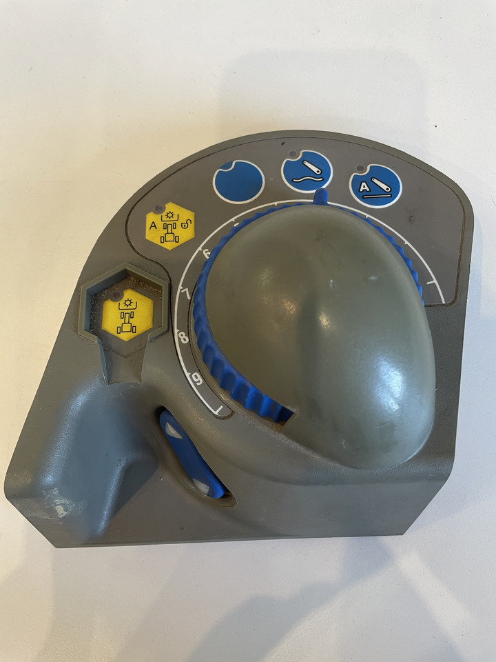 Fendt 920 - pulpit panel sterujący moduł EHR przód - Приборная панель для Сельскохозяйственной техники: фото 1 Fendt 920 - pulpit panel sterujący moduł EHR przód - Приборная панель для Сельскохозяйственной техники: фото 1