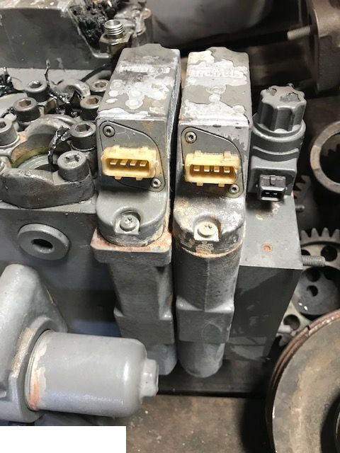 Fendt [Nowy Model] - Rozdzielacz - Гидравлический клапан для Сельскохозяйственной техники: фото 1