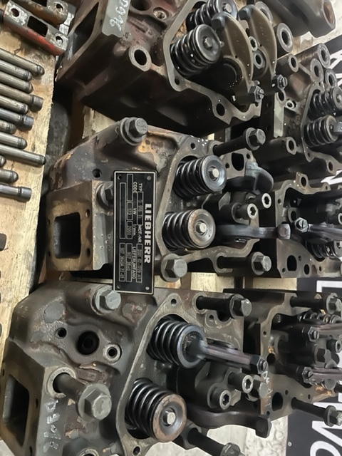 Głowica Liebherr 9268307 / 9267170 / 9175896 do silnika Liebherr D904 / D906 / 914 / 916 - Головка блока для Строительной техники: фото 1