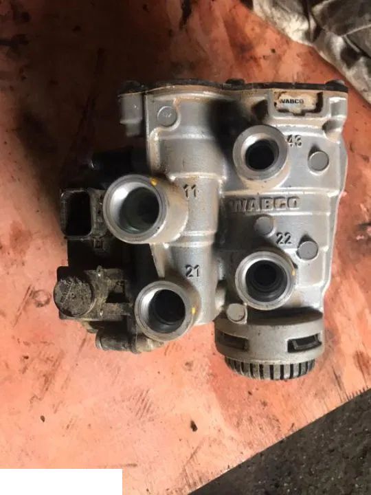 JOHN DEERE - Zawór Sterujący Przyczepy WABCO - Тормозной клапан для Сельскохозяйственной техники: фото 1 JOHN DEERE - Zawór Sterujący Przyczepy WABCO - Тормозной клапан для Сельскохозяйственной техники: фото 1