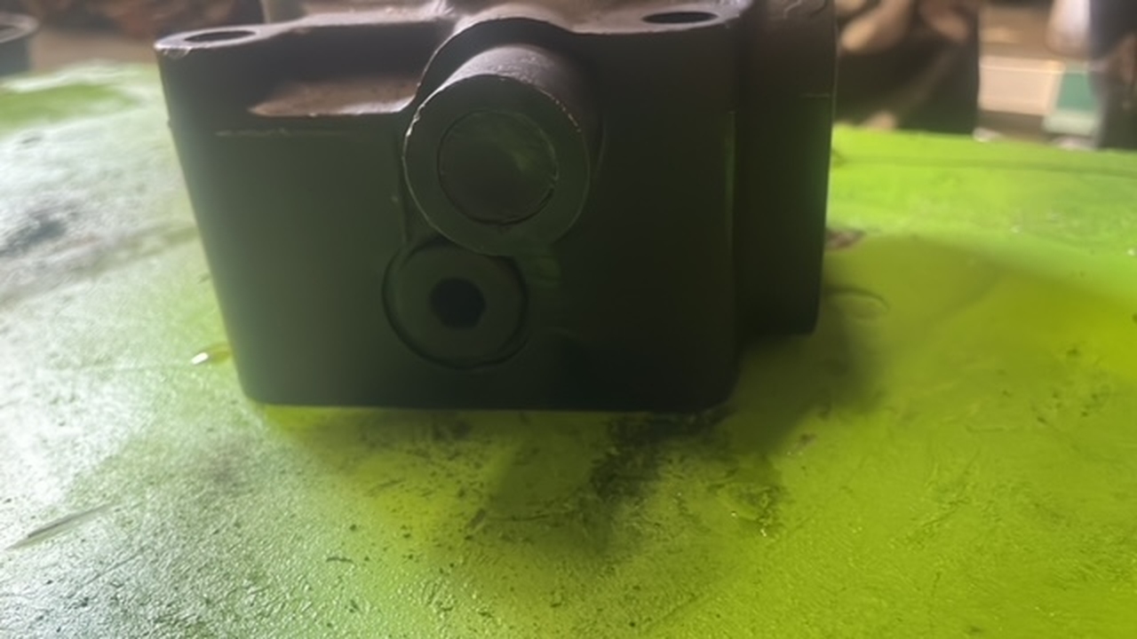 John Deere 4400 , 4500 Matbtro ts270 ts 280 zawór pierwszeństwa , zawór priorytetu - Гидравлический клапан для Сельскохозяйственной техники: фото 1