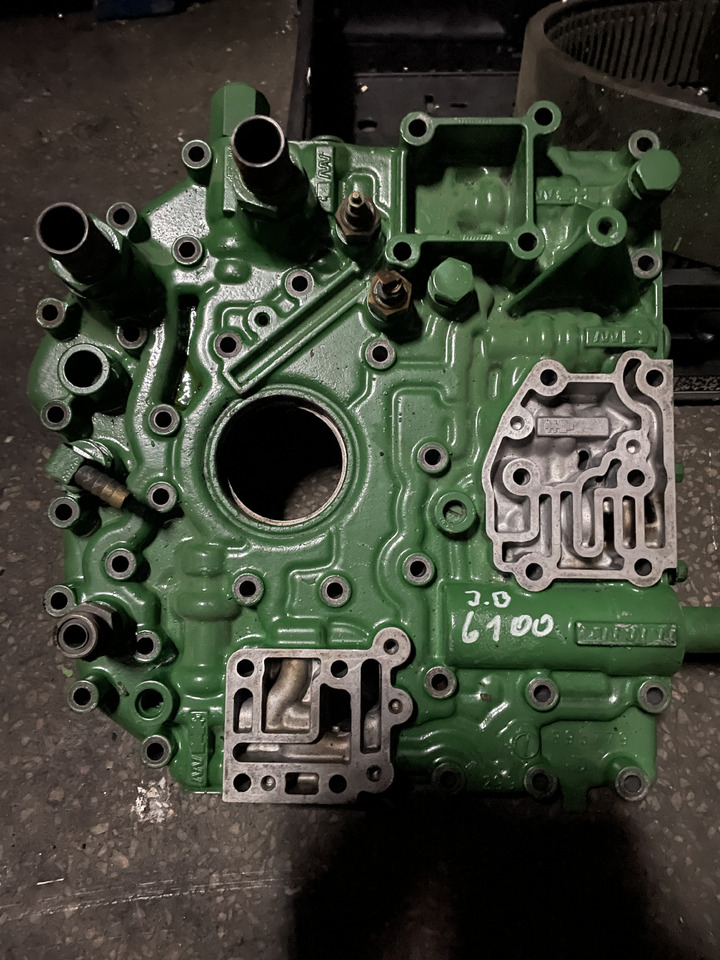 John Deere 6100 6200 6300 6400 6500 - pokrywa skrzyni biegów R95779 - Коробка передач и запчасти для Сельскохозяйственной техники: фото 1