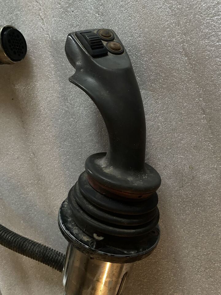 Joystick - Dźojstik Sauer Danfoss PROF1 - 162F0383 - Кабина и интерьер для Сельскохозяйственной техники: фото 1 Joystick - Dźojstik Sauer Danfoss PROF1 - 162F0383 - Кабина и интерьер для Сельскохозяйственной техники: фото 1