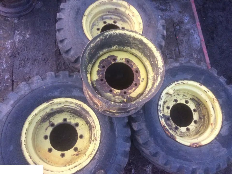 Koła Do Ładowarki John Deere 4200 - 13x20 , 20 cali  opony 16/70-20 , - Колесо для Строительной техники: фото 1