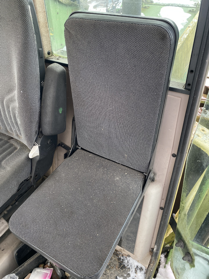 Krone Big M II - fotel pasaźera 002204690 - Сиденье для Сельскохозяйственной техники: фото 1 Krone Big M II - fotel pasaźera 002204690 - Сиденье для Сельскохозяйственной техники: фото 1