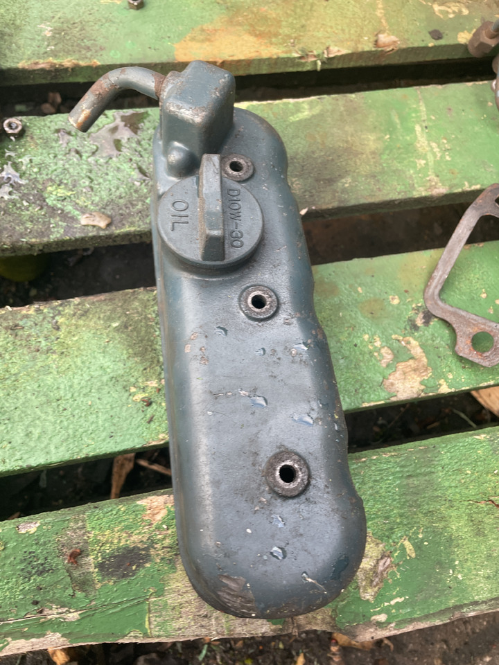 Kubota D722 - pokrywa zaworów - Двигатель и запчасти для Строительной техники: фото 1 Kubota D722 - pokrywa zaworów - Двигатель и запчасти для Строительной техники: фото 1