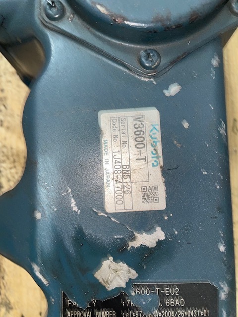 Kubota V3600-T , V3300 pompa wody z obudową - Помпа для Сельскохозяйственной техники: фото 1