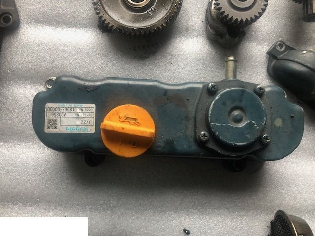 Kubota d722 - Pokrywa Zaworowa - Двигатель и запчасти для Сельскохозяйственной техники: фото 1