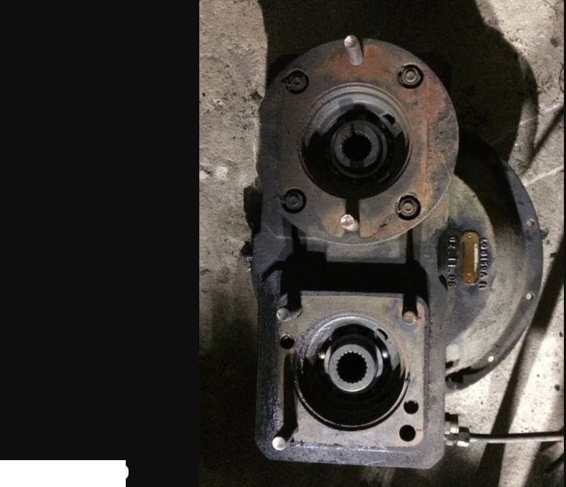 Liebherr L544 - Przystawka Dzwon - Napęd Pomp - Трансмиссия для Сельскохозяйственной техники: фото 1