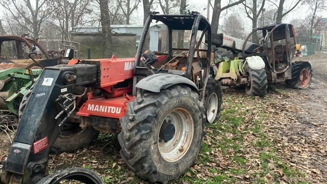 Manitou 627 zwolnica zwrotnica ramie teleskop karetka felgi części - Поворотный кулак для Сельскохозяйственной техники: фото 1