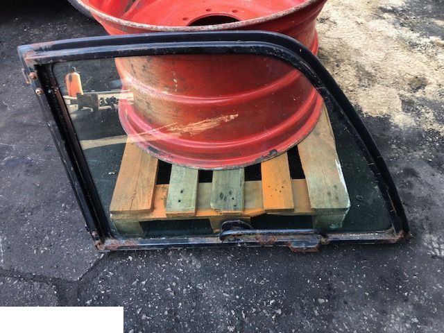 Manitou - Drzwi Górne Z Szybą - Дверь и запчасти для Погрузочно-разгрузочной техники: фото 1 Manitou - Drzwi Górne Z Szybą - Дверь и запчасти для Погрузочно-разгрузочной техники: фото 1