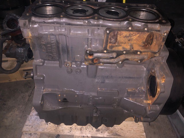 Massey Ferguson 5430 Perkins 1104D-44TA Słupek / Blok [CZĘŚCI] - Блок цилиндров для Сельскохозяйственной техники: фото 1