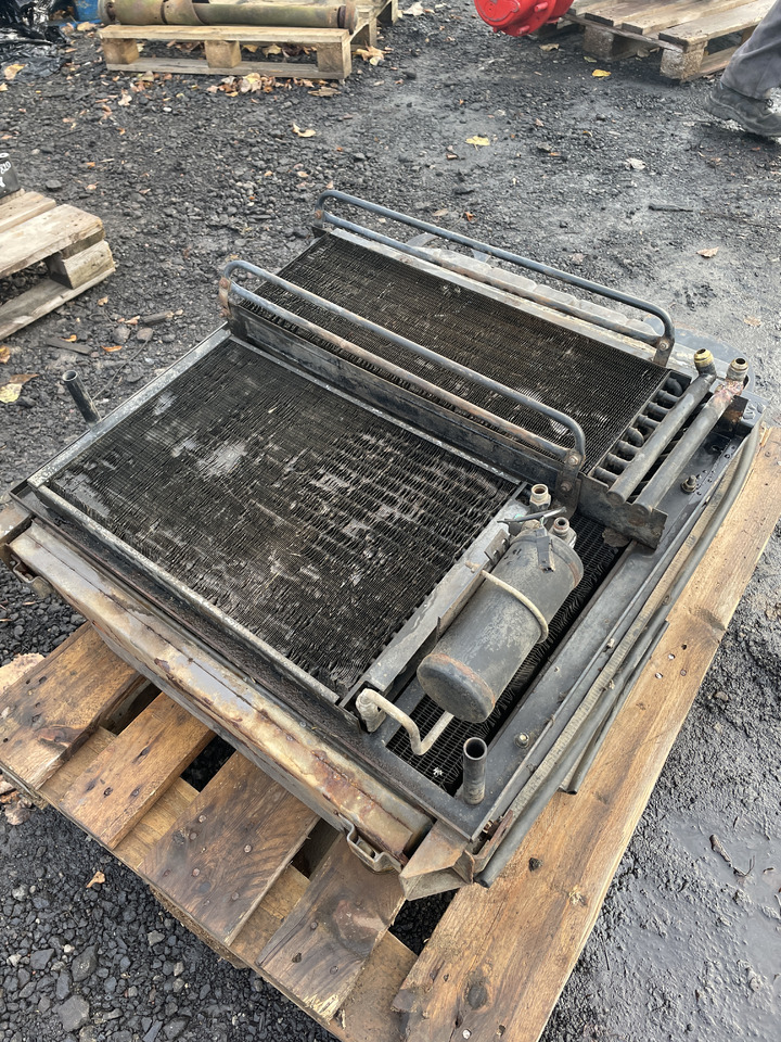 Massey Fergusson 8140 8159 8160 - chłodnica 3713181M03 - Радиатор для Сельскохозяйственной техники: фото 1