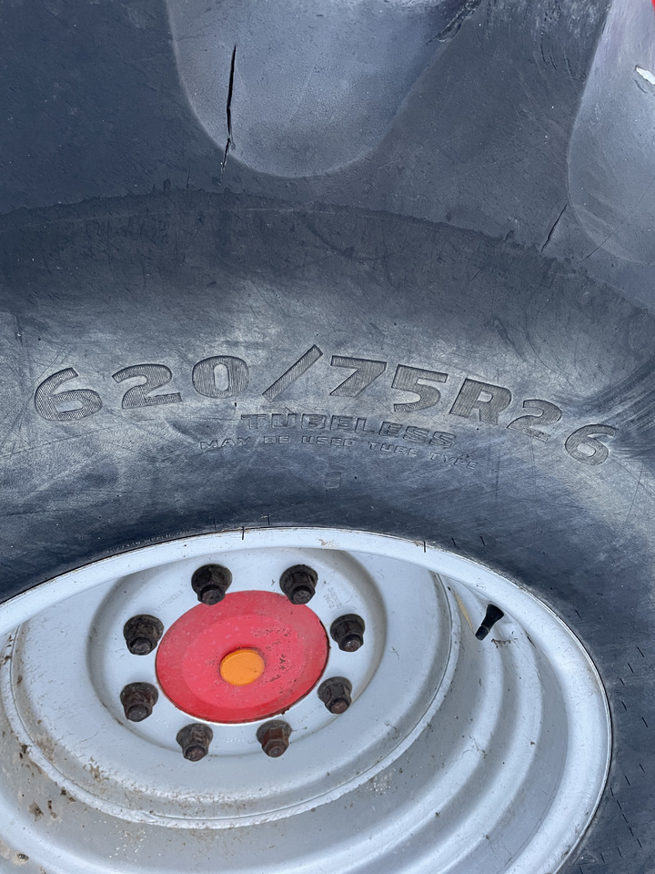 Massey Fergusson MF 30 32 - koło felga opona 620/75R26 - Колесный диск для Сельскохозяйственной техники: фото 1 Massey Fergusson MF 30 32 - koło felga opona 620/75R26 - Колесный диск для Сельскохозяйственной техники: фото 1