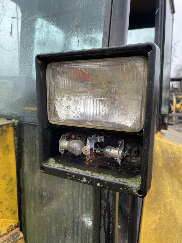 Massey Fergusson ładowarka 50HX - lampa przednia obudowa - Свет/ Освещение для Сельскохозяйственной техники: фото 1