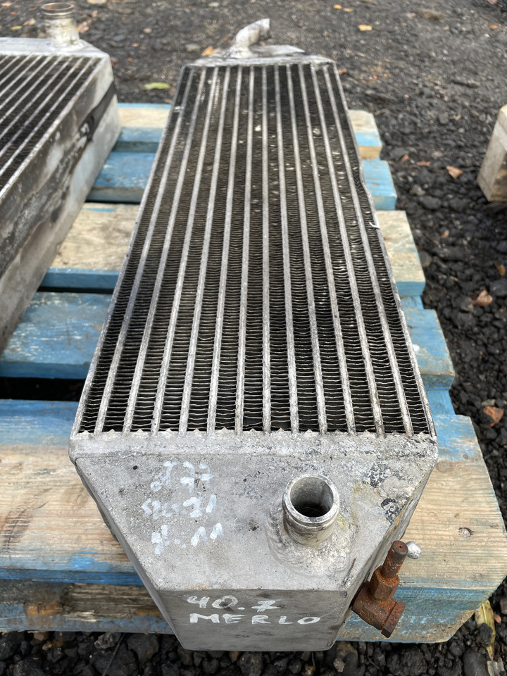 Merlo 40.7 - chłodnica wody Deutz BF4M2012C - Масляный радиатор для Строительной техники: фото 1 Merlo 40.7 - chłodnica wody Deutz BF4M2012C - Масляный радиатор для Строительной техники: фото 1