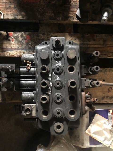 Merlo Rozdzielacz Hydrauliczny - Гидравлический клапан для Сельскохозяйственной техники: фото 1 Merlo Rozdzielacz Hydrauliczny - Гидравлический клапан для Сельскохозяйственной техники: фото 1