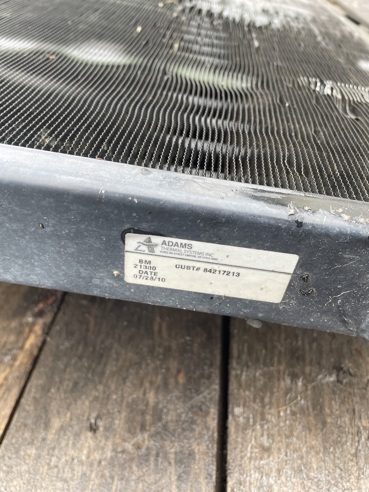 New Holland T8040 Case Magnum 180 190 210 - chłodnica oleju hydraulicznego 84217213 - Масляный радиатор для Строительной техники: фото 1