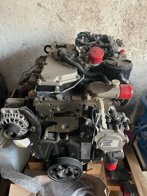 Nowy silnik CAT c4.4 Family EPKXL04.4MK1 gwarancja 1rok - Двигатель для Строительной техники: фото 1