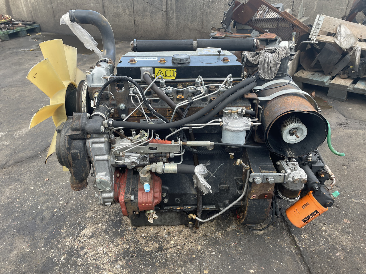 Perkins AB 1004.4 - silnik kompletny Manitou Caterpillar Massey - Двигатель для Строительной техники: фото 1 Perkins AB 1004.4 - silnik kompletny Manitou Caterpillar Massey - Двигатель для Строительной техники: фото 1