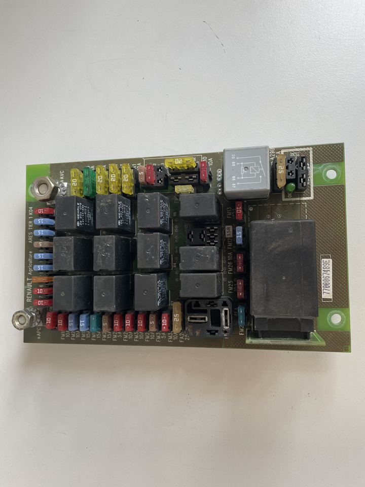 Renault Claas Ares - płyta bezpieczników 7700067489 - Предохранитель: фото 1