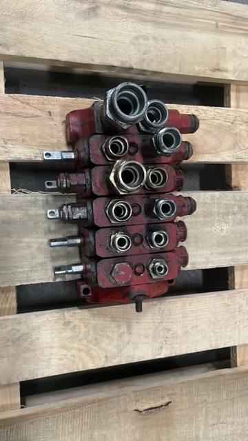 Rozdzielacz Manitou 626 | 628 - Sekcja Rozdzielacza - Гидравлика для Сельскохозяйственной техники: фото 1