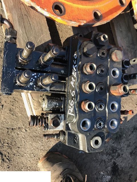 Rozdzielacz Merlo P26.6 [CZĘŚCI] - Гидравлический клапан для Сельскохозяйственной техники: фото 1