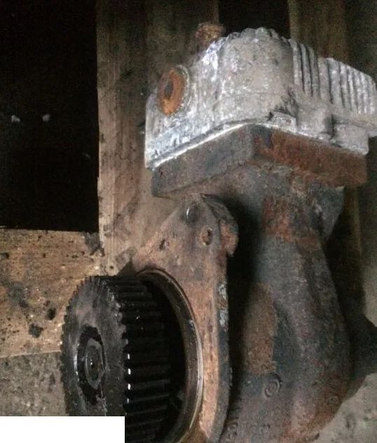 Spręźarka Fendt 724 - Пневмокомпрессор для Сельскохозяйственной техники: фото 1 Spręźarka Fendt 724 - Пневмокомпрессор для Сельскохозяйственной техники: фото 1