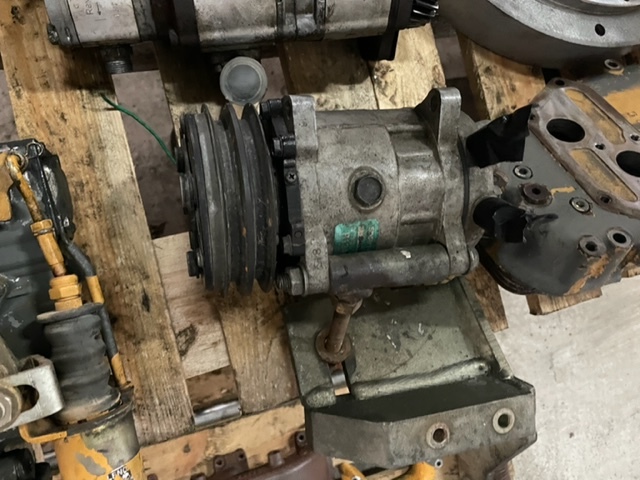 Spręźarka klimatyzacji Liebherr L551 , D916 - Компрессор кондиционера для Строительной техники: фото 1 Spręźarka klimatyzacji Liebherr L551 , D916 - Компрессор кондиционера для Строительной техники: фото 1