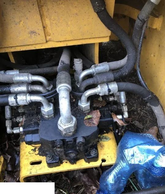 VOLVO L 30 - Rozdzielacz Hydrauliczny Ładowarki - Гидравлический клапан для Фронтальных погрузчиков: фото 1 VOLVO L 30 - Rozdzielacz Hydrauliczny Ładowarki - Гидравлический клапан для Фронтальных погрузчиков: фото 1