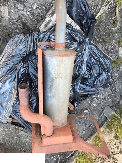 Volvo L30 Tłumik / Wydech - Глушитель для Колёсных погрузчиков: фото 1 Volvo L30 Tłumik / Wydech - Глушитель для Колёсных погрузчиков: фото 1