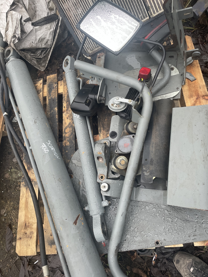 Claas Scorpion 7040 - siłownik podnoszenia siłownik wysuwu - Запчасти для Телескопических погрузчиков: фото 1