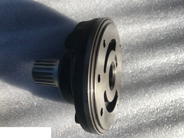 John Deere 3220 - Pompa Jazdy / Konwerter - Запчасти для Телескопических погрузчиков: фото 1