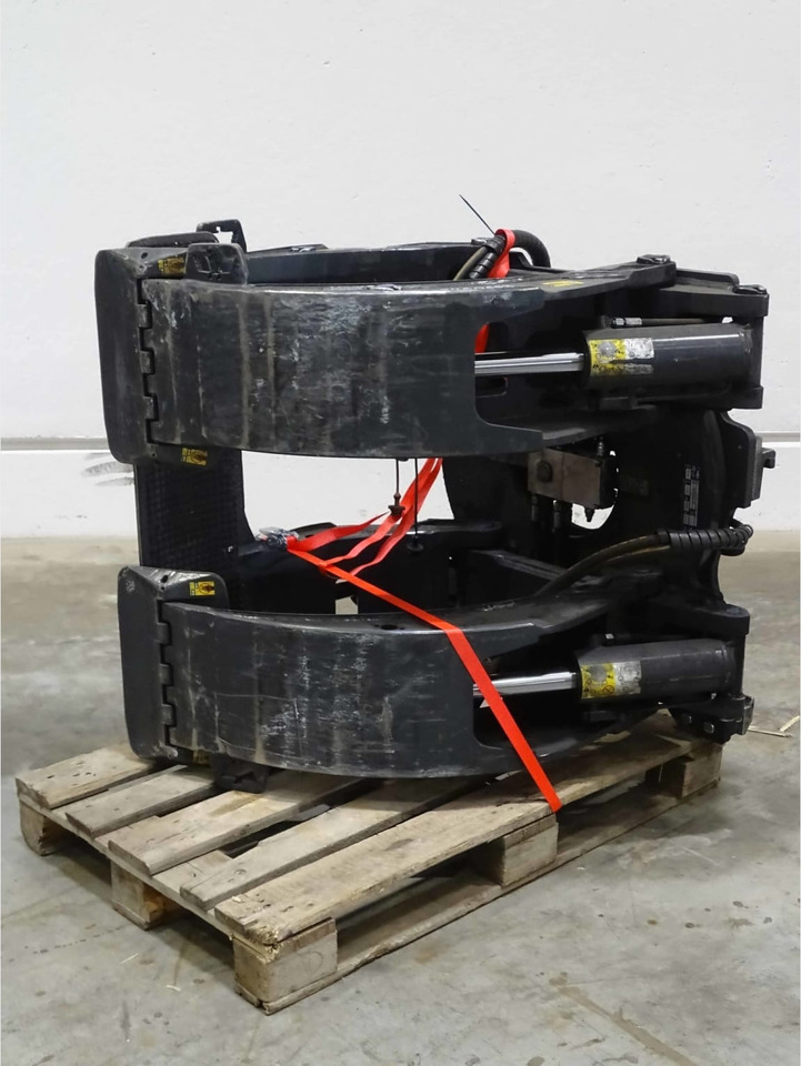 Cascade Bale Clamp, FEM3 25H-RDP-3A-9887RO - Навесное оборудование для Погрузочно-разгрузочной техники: фото 1 Cascade Bale Clamp, FEM3 25H-RDP-3A-9887RO - Навесное оборудование для Погрузочно-разгрузочной техники: фото 1