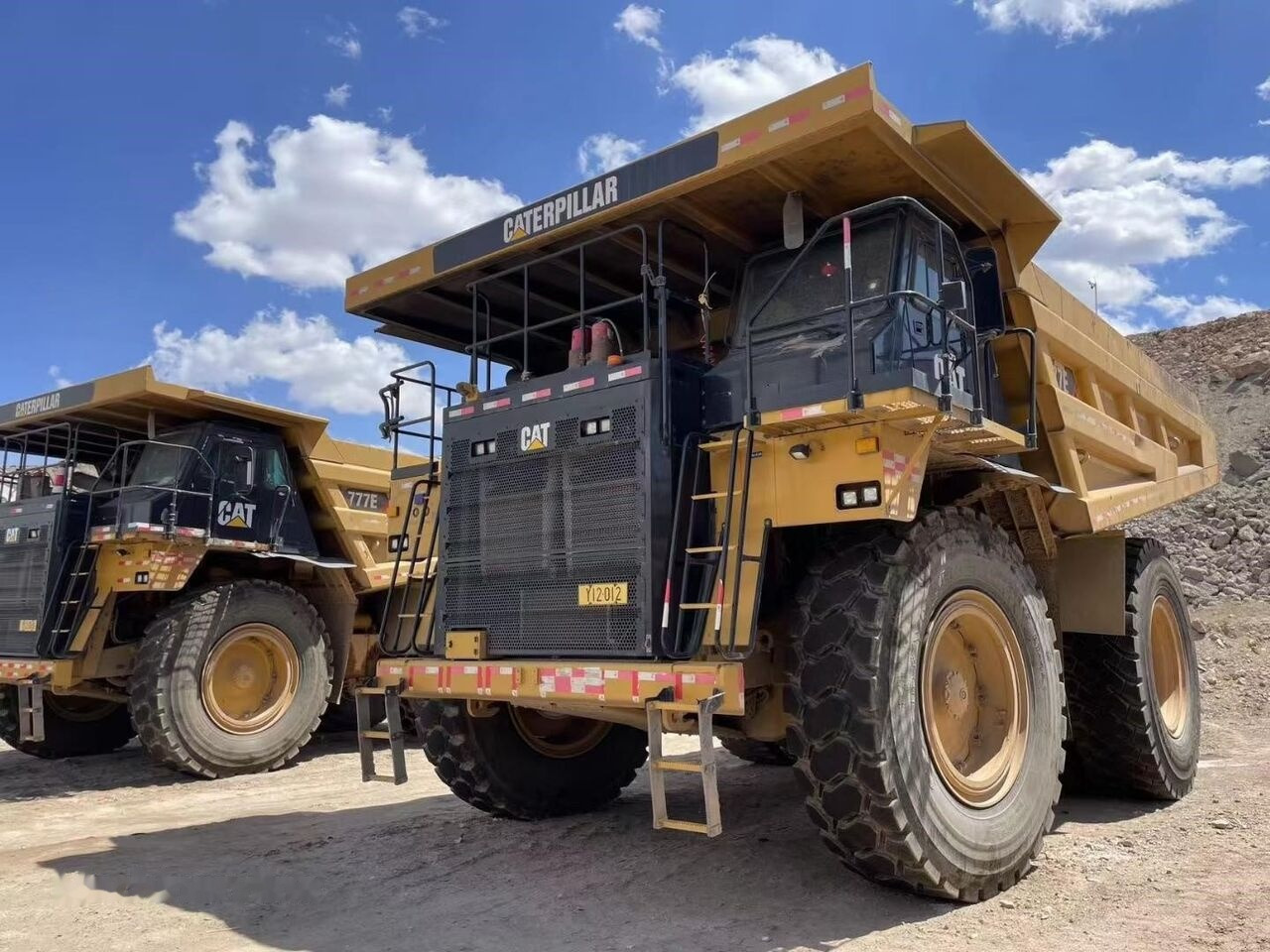 Карьерный самосвал Caterpillar 777E: фото 1 Карьерный самосвал Caterpillar 777E: фото 1