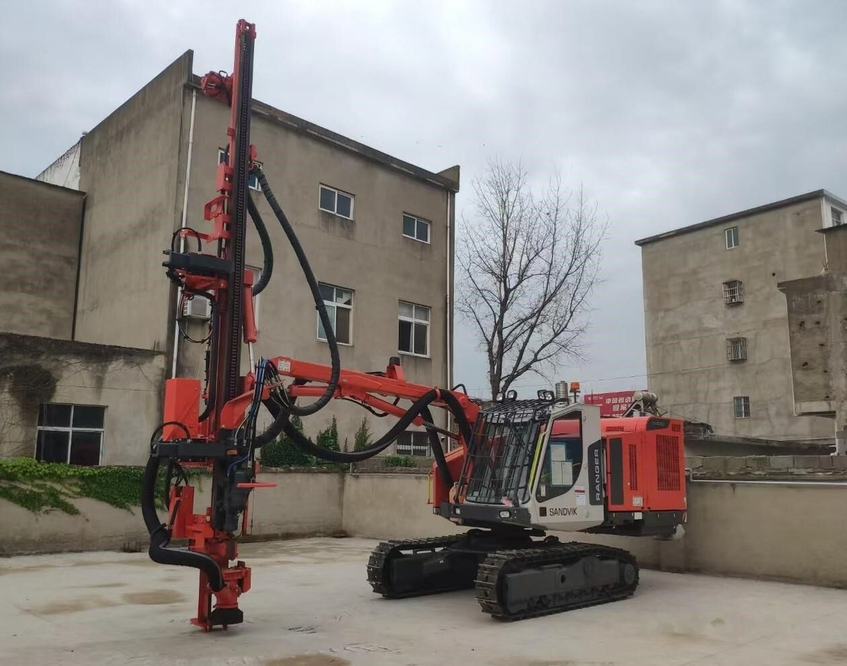 Sandvik DX800 - Буровая машина: фото 1 Sandvik DX800 - Буровая машина: фото 1