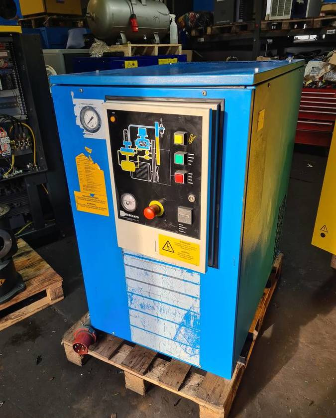 Kompresor śrubowy AIRPRESS, CECCATO 15 kw - Воздушный компрессор: фото 1 Kompresor śrubowy AIRPRESS, CECCATO 15 kw - Воздушный компрессор: фото 1